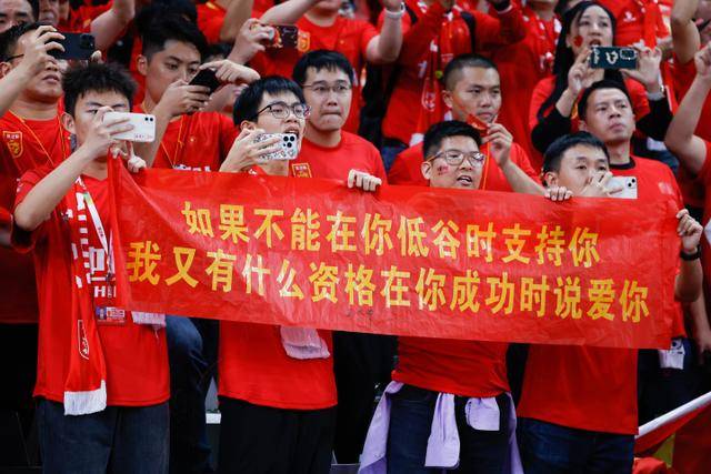 拜仁主场领先博德闪耀，凯恩头球破门