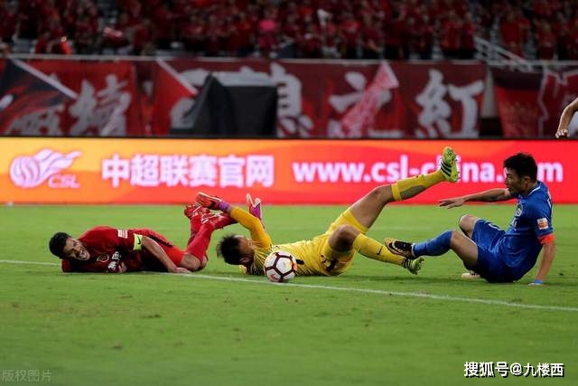 曼联欧冠首战大胜沙巴巴库4-0，数据一览