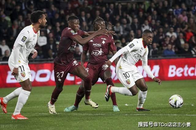 社区盾：阿森纳3-0完胜曼城，势头强劲